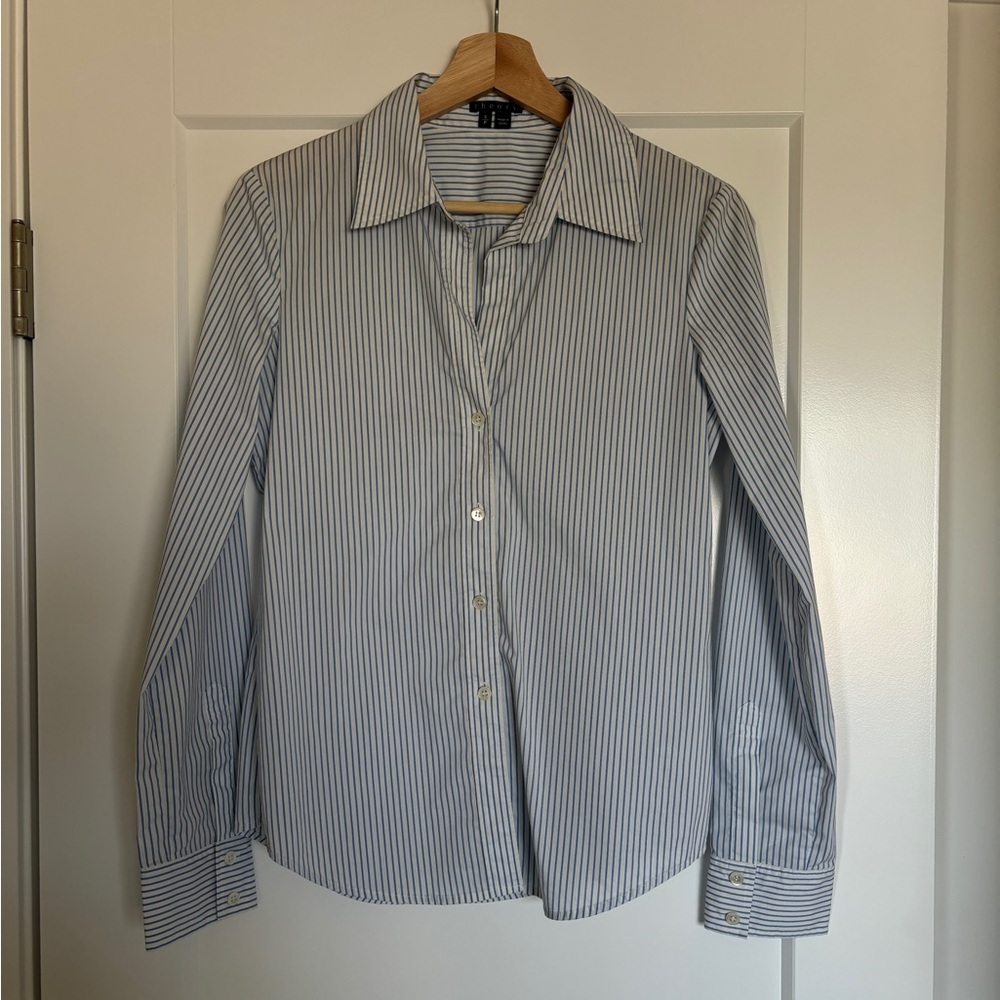 Theory button up